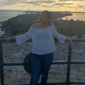 Meet your Posher, Elenoa